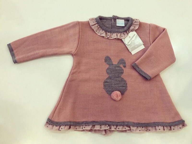 Rochiță din tricot roz, detaliu iepuraș