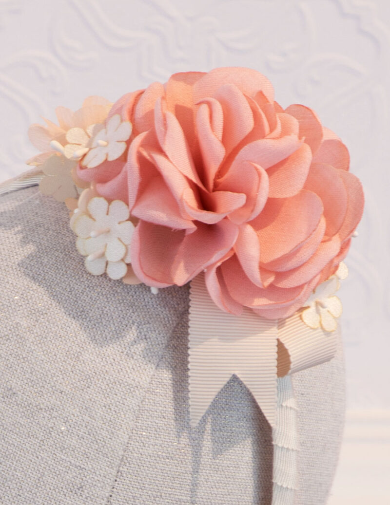 Diademă buchet flori culoarea somonului Abel&Lula - imagine 3