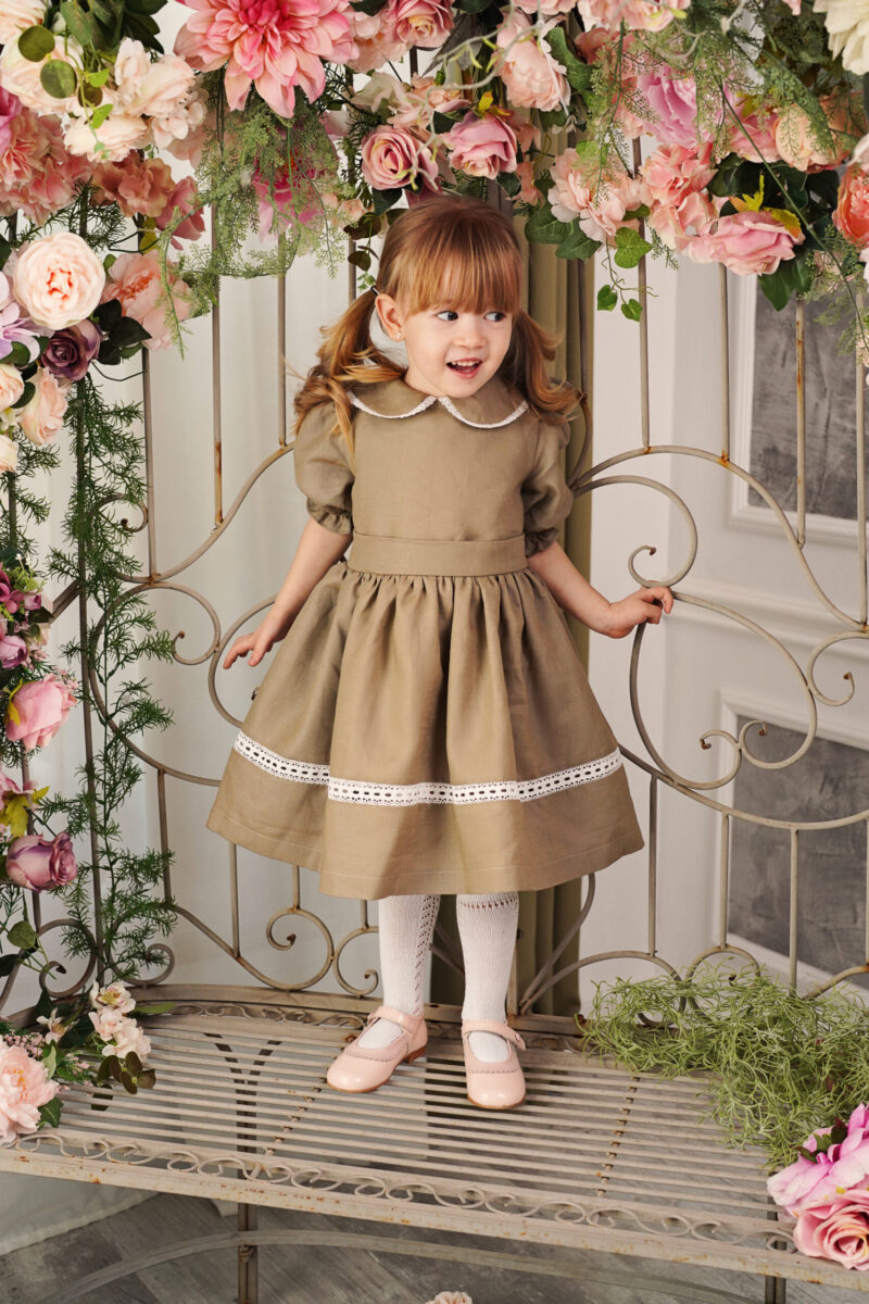 Rochie bej din in cu broderie albă Little Rose