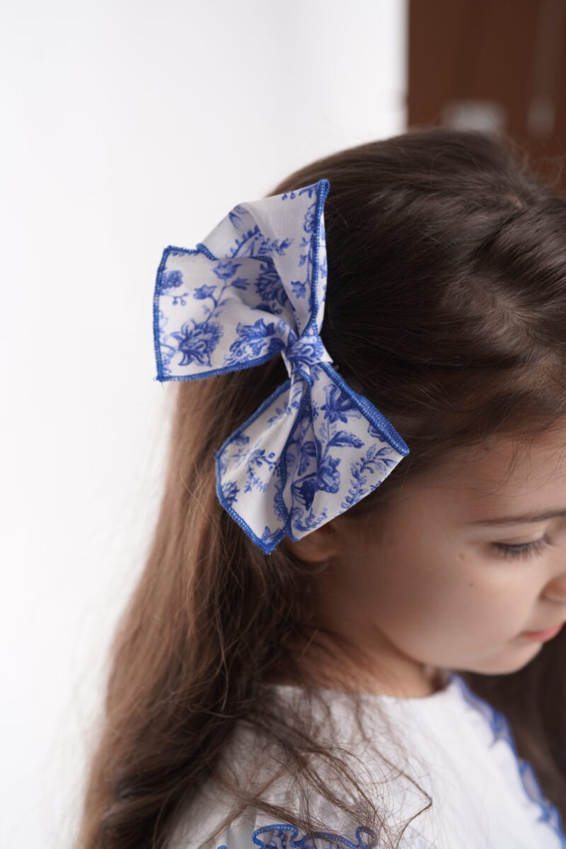 Clama Blue White