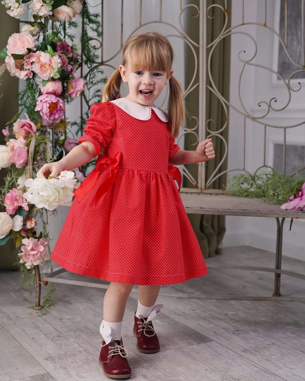 Rochita Scufita Rosie, Little Rose