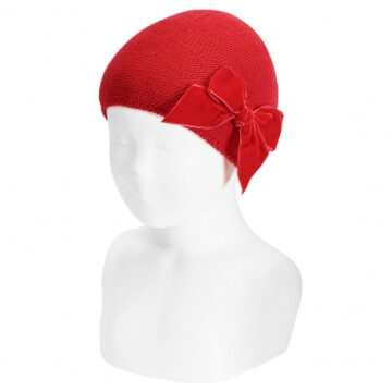 Caciula rosie cu funda catifea, Condor