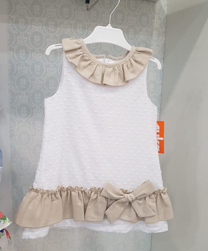 Rochie pentru fete alba cu detalii aplicate de culoare crem